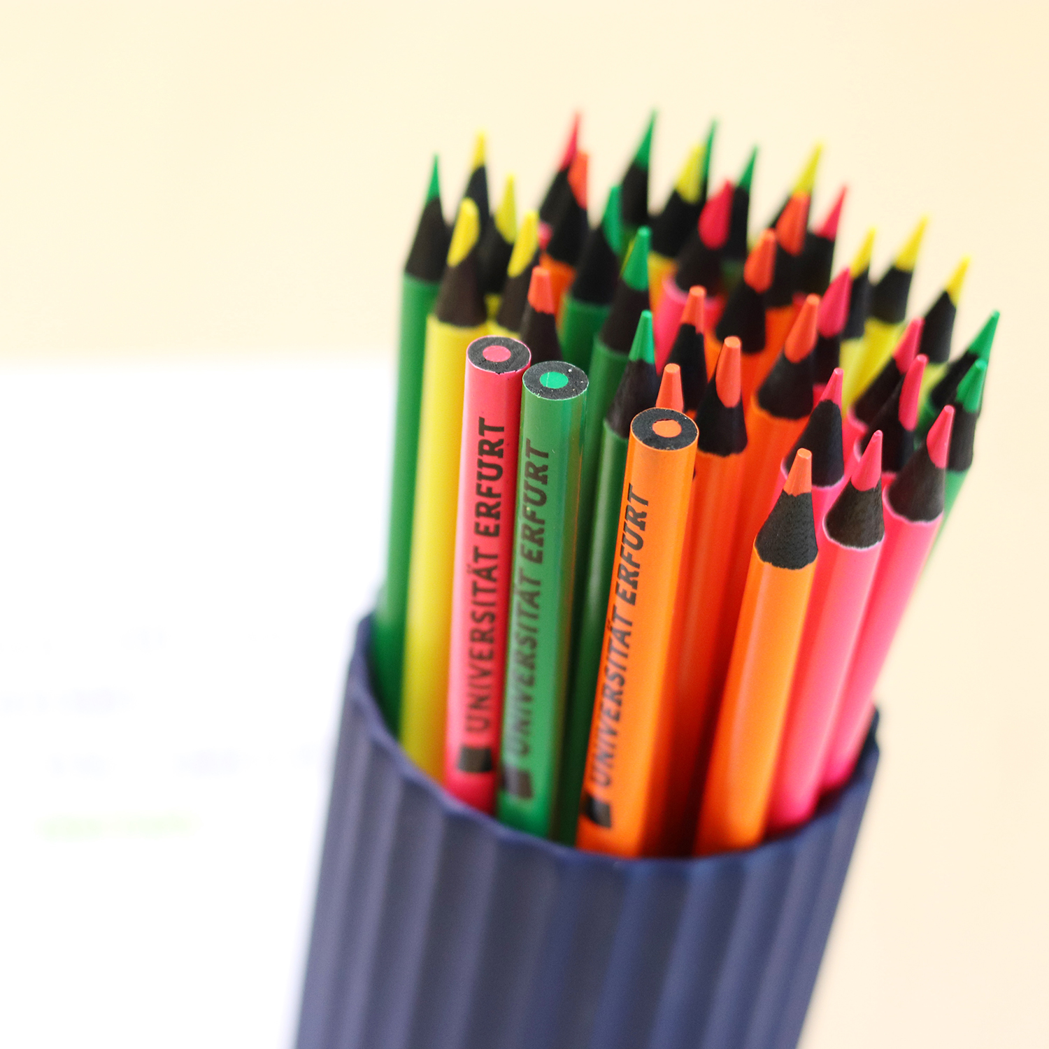 Textmarker in verschiedenen Farben mit Logo